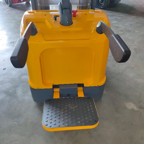 Bệ đứng lái và cánh bảo vệ của CDDK16-III